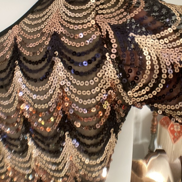 Gorgeous bodycone  evening party/formal dress. - Picture 4 of 7